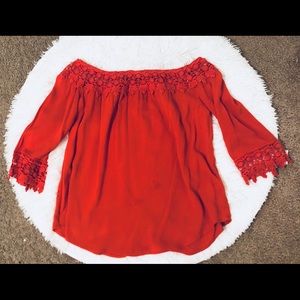 Super Cute Off the shoulder top!
